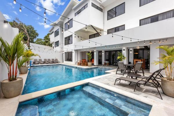 Panoramic view of the private pool deck with chaise lounges and modern villa exterior, Costa Rica vacation villa