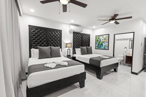 Double queen bedroom with direct ensuite bathroom access, air conditioning and dual ceiling fans, Costa Rica