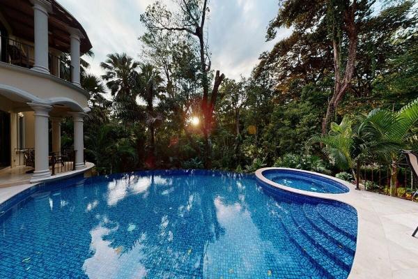 Heated jacuzzi next to the pool at Casa Vista Paraiso