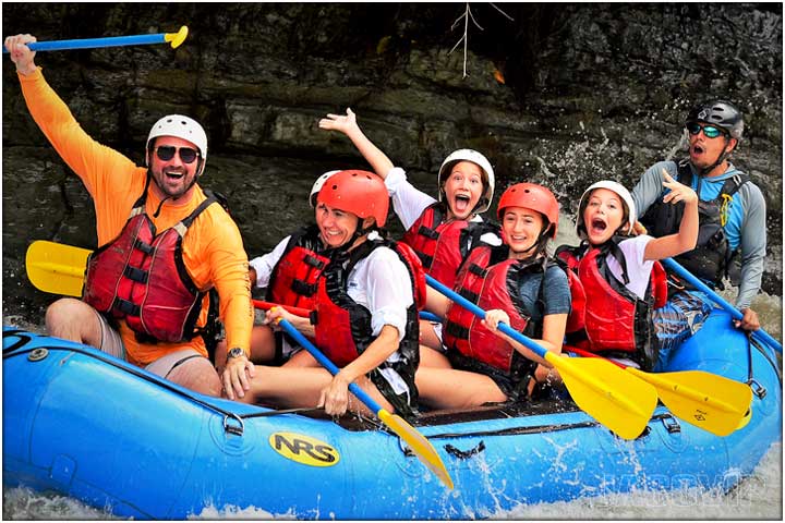 Family on rafting tour in Costa Rica