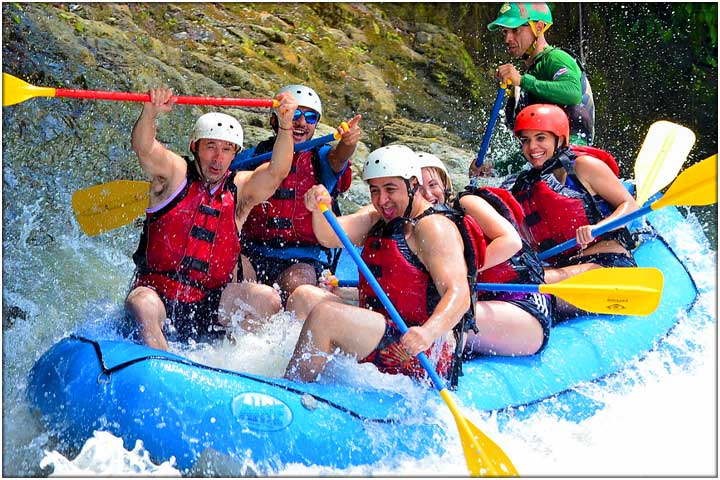 White water rafting tour in costa rica